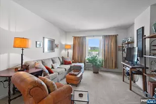 1104 City Pl, Edgewater, NJ 07020 - Photo 4