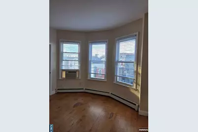 427-429 Hamilton Street 3rd L #3rd L, Harrison, NJ 07029 - Photo 2