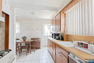 346 Page Ave, Lyndhurst Township, NJ 07071 - Photo 6