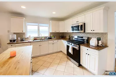 118B Temple Terrace, Palisades Park, NJ 07650 - Photo 10