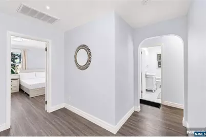 140 N Farview Avenue, Paramus, NJ 07652 - Photo 12