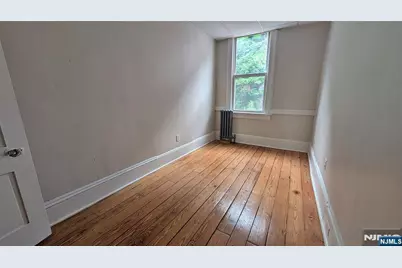 154 Undercliff Avenue 6 #6, Edgewater, NJ 07020 - Photo 8