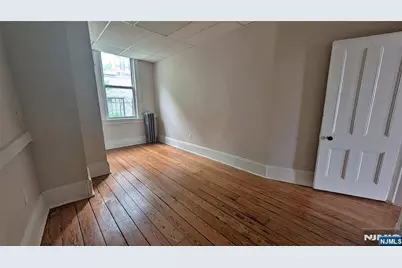 154 Undercliff Avenue 6 #6, Edgewater, NJ 07020 - Photo 6