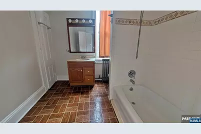 154 Undercliff Avenue 6 #6, Edgewater, NJ 07020 - Photo 12