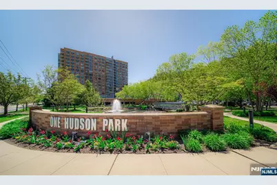 618 Hudson Park, Edgewater, NJ 07020 - Photo 2