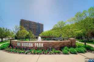 618 Hudson Park, Edgewater, NJ 07020 - Photo 2