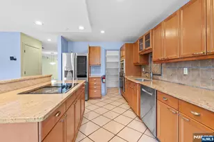 8 Wadsworth Ct, Teaneck Township, NJ 07666 - Photo 10