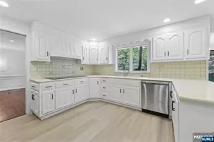 26 Glenwood Rd, Tenafly, NJ 07670 - Photo 8
