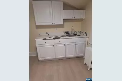 131 Delafield Avenue 3Fl #3FL, Lyndhurst Township, NJ 07071 - Photo 6