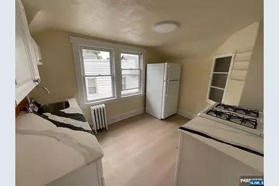 131 Delafield Avenue 3Fl #3FL, Lyndhurst Township, NJ 07071 - Photo 10