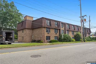 25 Market Street 4, Saddle Brook Township, NJ 07663 - Photo 2