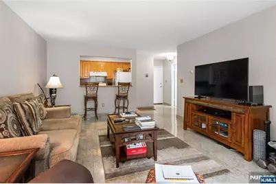 25 Market Street 4 #4, Saddle Brook Township, NJ 07663 - Photo 6