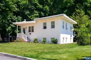 221 Lakeview Dr, Ridgewood, NJ 07450 - Photo 2