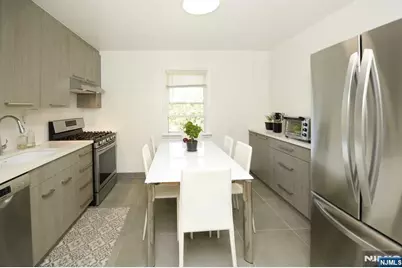 16-12 Plaza Road B #B, Fair Lawn, NJ 07410 - Photo 2