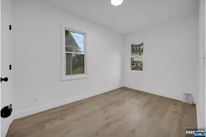 58-60 Ingraham Place, Newark, NJ 07108 - Photo 6
