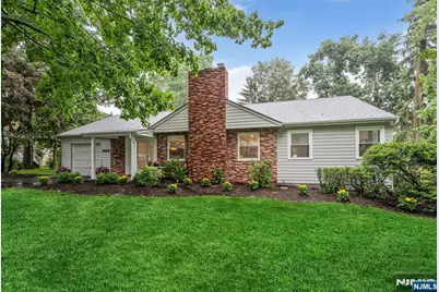 320 Monroe Avenue, Wyckoff Township, NJ 07481 - Photo 2