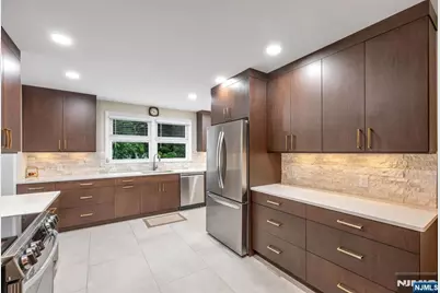 320 Monroe Avenue, Wyckoff Township, NJ 07481 - Photo 16