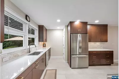 320 Monroe Avenue, Wyckoff Township, NJ 07481 - Photo 14