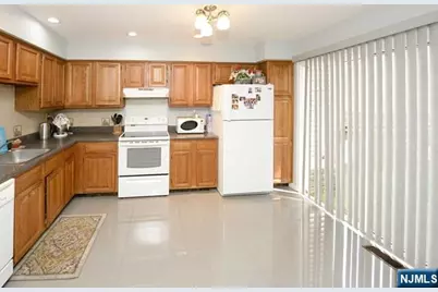 11 Park View Place 2E #2E, Fair Lawn, NJ 07410 - Photo 4