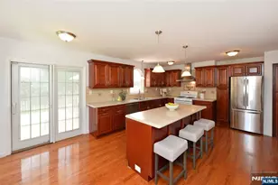 1641 Ardsley Ct, Teaneck Township, NJ 07666 - Photo 10