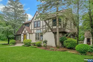 60 Chestnut St, Ramsey, NJ 07446 - Photo 2