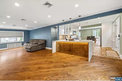 1-07 Lyons Avenue, Fair Lawn, NJ 07410 - Photo 8