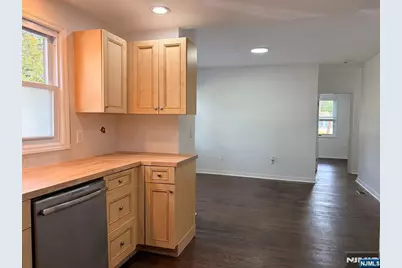 298 Farrant Terrace 1 #1, Teaneck Township, NJ 07666 - Photo 2