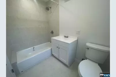 298 Farrant Terrace 1 #1, Teaneck Township, NJ 07666 - Photo 8