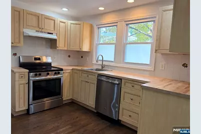 298 Farrant Terrace 1 #1, Teaneck Township, NJ 07666 - Photo 4