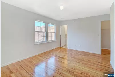 627 Hunterdon Street, Newark, NJ 07108 - Photo 14