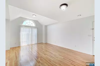 627 Hunterdon Street, Newark, NJ 07108 - Photo 4
