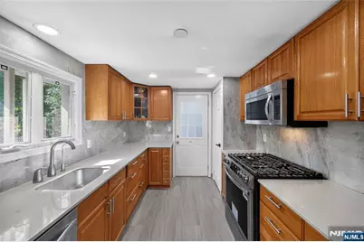 29 Laurel Avenue, Livingston, NJ 07039 - Photo 8