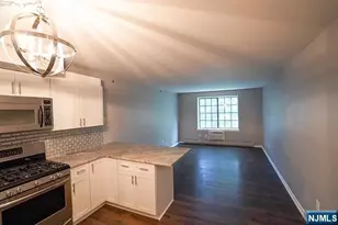 1418 Faulkner Ct, Mahwah, NJ 07430 - Photo 2