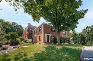 81 Chester Pl A2C, Englewood, NJ 07631 - Photo 2