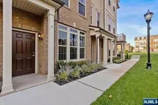 7 Leahy Dr, Wood Ridge, NJ 07075 - Photo 4