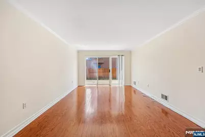 302 Chase Court 302 #302, Edgewater, NJ 07020 - Photo 4