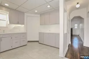 325 New Bridge Rd, Bergenfield, NJ 07621 - Photo 10