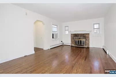 325 New Bridge Road, Bergenfield, NJ 07621 - Photo 4
