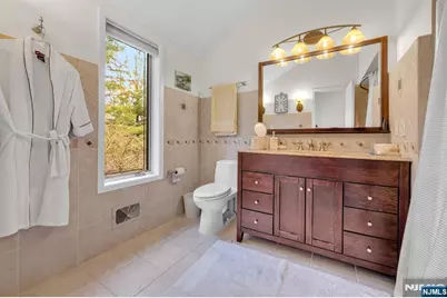 37 Berkshire Road, Woodcliff Lake, NJ 07677 - Photo 18