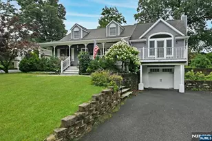 211 Spruce St, Midland Park, NJ 07432 - Photo 2