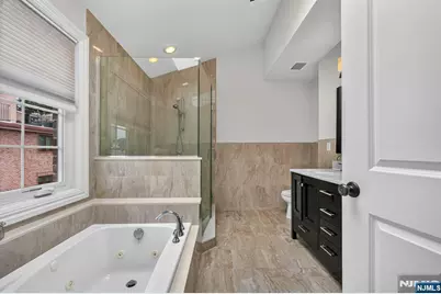 809 Edgewood Lane, Fort Lee, NJ 07024 - Photo 24