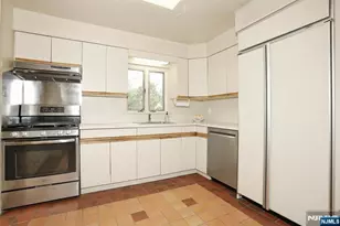 678 Oakley Pl, Oradell, NJ 07649 - Photo 12