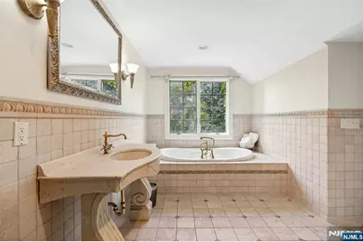 512 Warwick Avenue, Teaneck Township, NJ 07666 - Photo 22