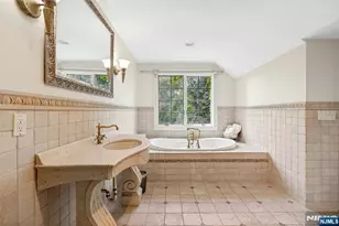 512 Warwick Ave, Teaneck Township, NJ 07666 - Photo 22