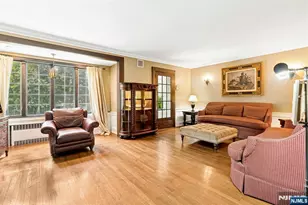 512 Warwick Ave, Teaneck Township, NJ 07666 - Photo 4