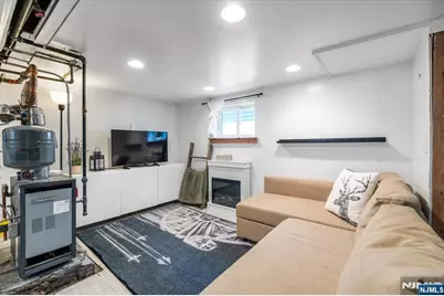 379 Kingsland Avenue, Lyndhurst Township, NJ 07071 - Photo 18