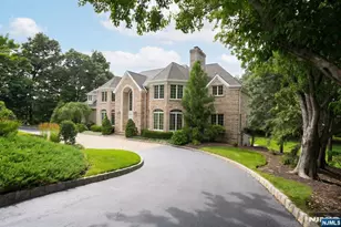 817 Peach Tree Ln, Franklin Lakes, NJ 07417 - Photo 2