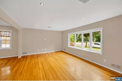 45 Jay Drive, Paramus, NJ 07652 - Photo 6