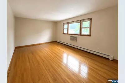40 Stuyvesant Avenue 4 #4, Lyndhurst Township, NJ 07071 - Photo 6