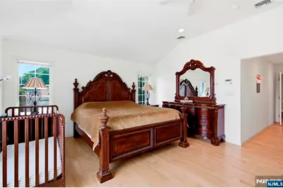 750 Undercliff Avenue, Edgewater, NJ 07020 - Photo 14